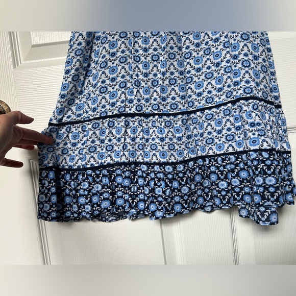LOFT Floral Flutter Sleeve Blue White & Black Swing Dress Size Medium - Picture 8 of 16